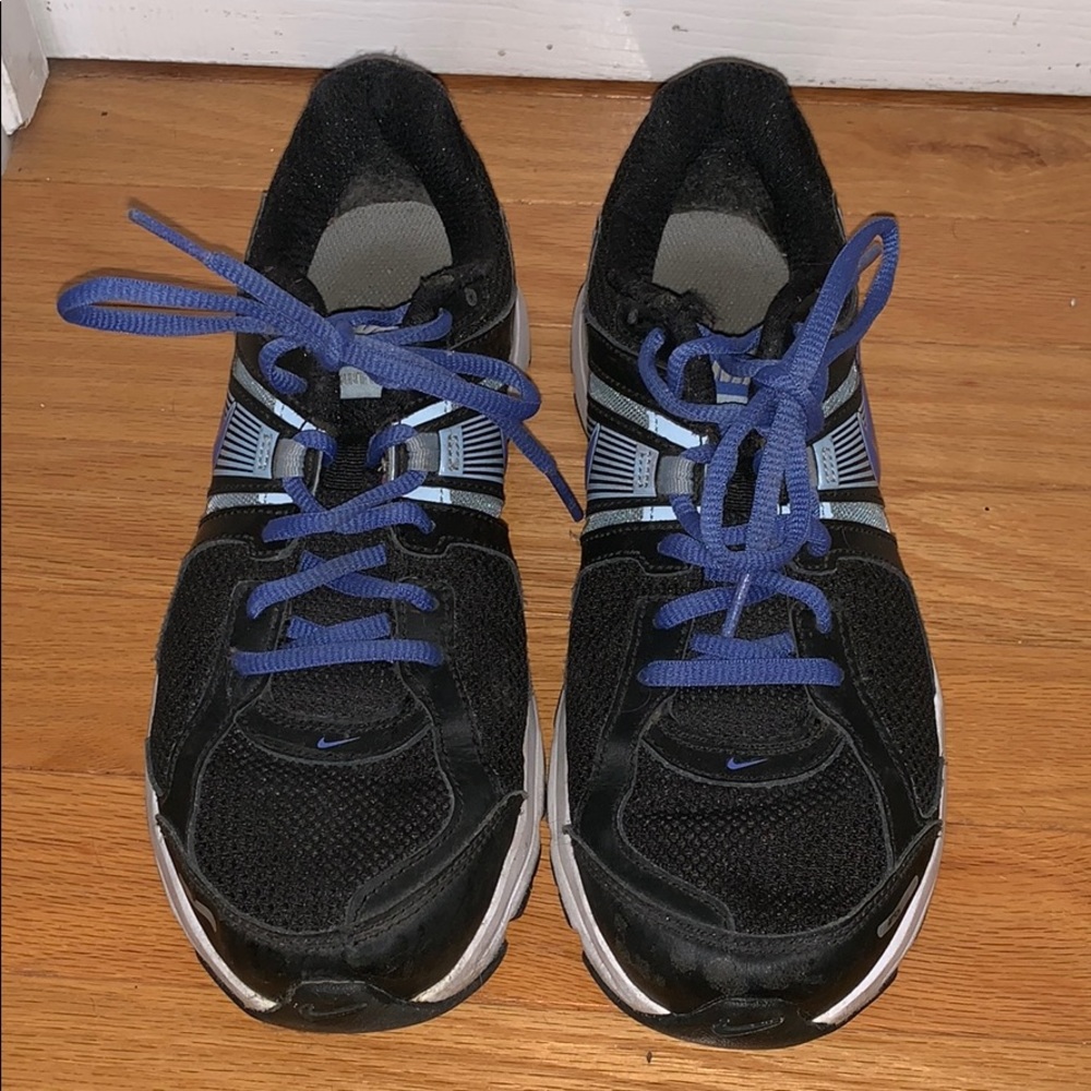 Nike Reslon Sneakers